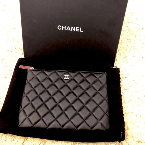 chanel classic pouch